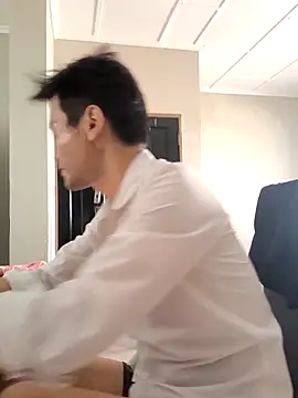 kisstoyousoon2024 online show from 11.04.25