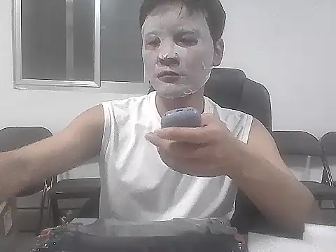 kisstoyousoon2024 online show from 12.03.25