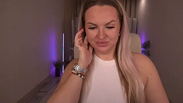KiraCandyS online show from 12.15.24