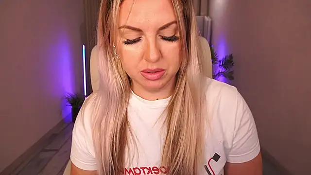 KiraCandyS online show from 12.16.24