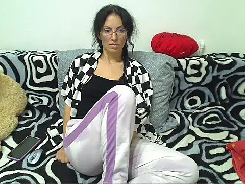 Emmatoo online show from 04.13.26