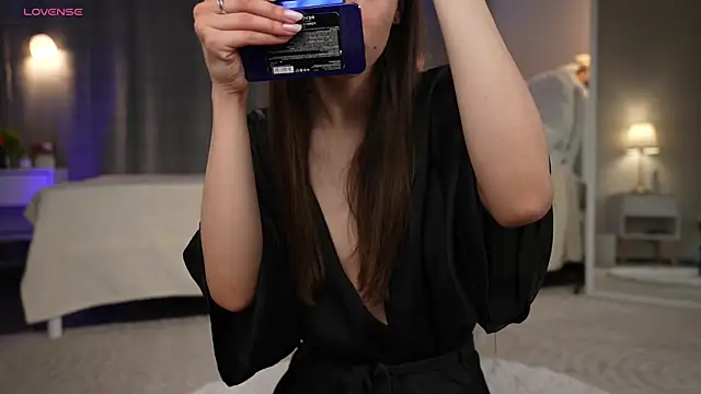 Amely Young online show from 12.04.25