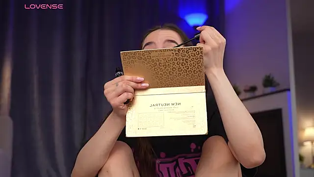 Amely Young online show from 02.07.26