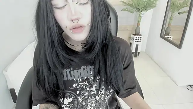 Snapshot of celestica_rose chatting on 10.07.25 celestica rose online show from 10.07.25