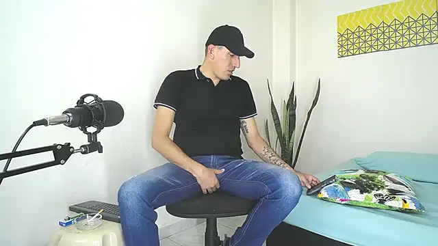 Snapshot of jayydenandjacob chatting on 01.30.25 jayydenandjacob online show from 01.30.25