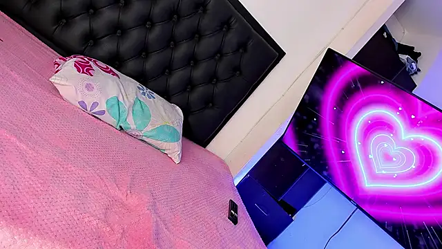 Maryonthemoon online show from 09.27.25