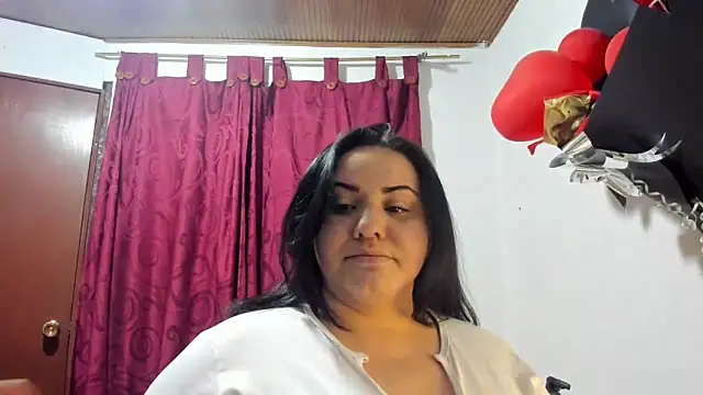 tetasgrandes karol online show from 12.27.24