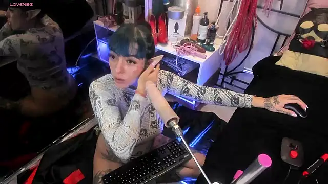 Snapshot of luxifer_666_ chatting on 02.10.25 luxifer 666 online show from 02.10.25