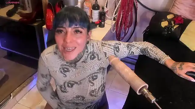 Snapshot of luxifer_666_ chatting on 02.11.25 luxifer 666 online show from 02.11.25