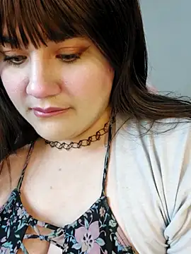 ItsNaiixa online show from 10.24.25