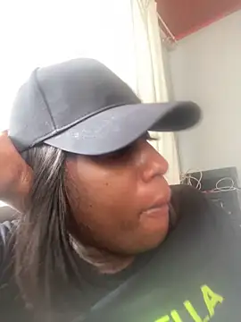 Snapshot of Moorella1 chatting on 04.15.26 Moorella1 online show from 04.15.26