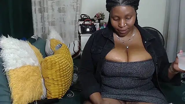 Snapshot of GaggingQueenxx chatting on 06.02.26 GaggingQueenxx online show from 06.02.26