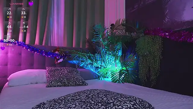 Mia  Peach online show from 12.22.24