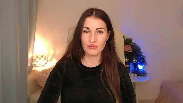 Snapshot of MaryMalory11 chatting on 12.20.25 MaryMalory11 online show from 12.20.25