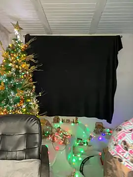 Snapshot of ThaliaRivera_ chatting on 12.21.24 ThaliaRivera  online show from 12.21.24