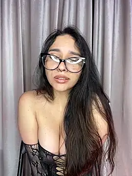 Snapshot of ThaliaRivera_ chatting on 03.15.25 ThaliaRivera  online show from 03.15.25