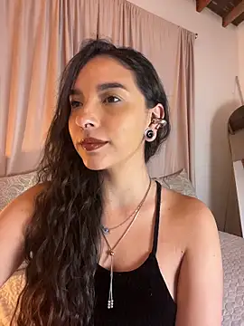 Snapshot of ThaliaRivera_ chatting on 06.05.26 ThaliaRivera online show from 06.05.26