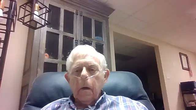Snapshot of bootlegmanz chatting on 06.26.26 bootlegmanz online show from 06.26.26