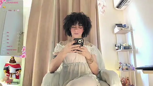 Snapshot of BarbieVenus chatting on 01.28.25 BarbieVenus online show from 01.28.25