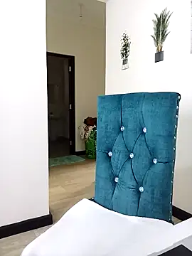 Lina-01 online show from 10.23.25