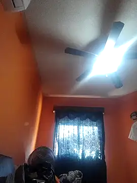 Snapshot of miicheele32 chatting on 01.04.25 miicheele32 online show from 01.04.25