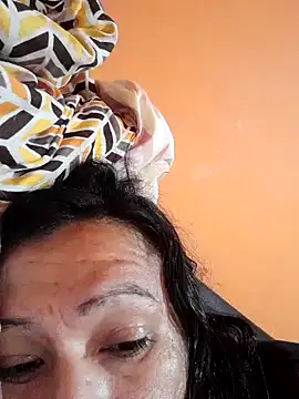 Snapshot of miicheele32 chatting on 01.18.25 miicheele32 online show from 01.18.25