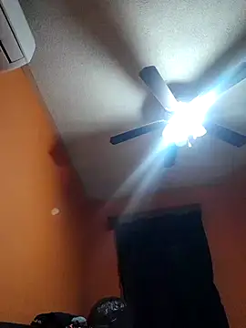 Snapshot of miicheele32 chatting on 03.19.25 miicheele32 online show from 03.19.25