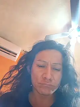 Snapshot of miicheele32 chatting on 10.12.25 miicheele32 online show from 10.12.25