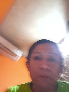 Snapshot of miicheele32 chatting on 10.14.25 miicheele32 online show from 10.14.25