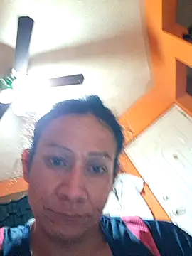 Snapshot of miicheele32 chatting on 10.23.25 miicheele32 online show from 10.23.25