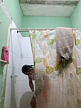 Snapshot of miicheele32 chatting on 10.24.25 miicheele32 online show from 10.24.25