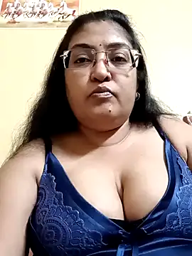 Snapshot of LAVERNIYA_ chatting on 12.01.24 LAVERNIYA online show from 12.01.24