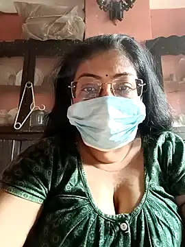 Snapshot of LAVERNIYA_ chatting on 12.13.24 LAVERNIYA online show from 12.13.24