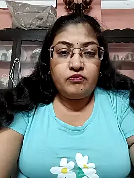 Snapshot of LAVERNIYA_ chatting on 12.18.24 LAVERNIYA online show from 12.18.24