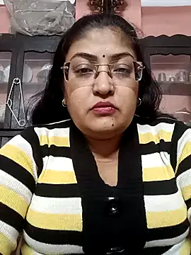 Snapshot of LAVERNIYA_ chatting on 12.23.24 LAVERNIYA online show from 12.23.24