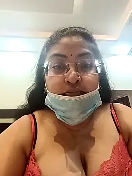 Snapshot of LAVERNIYA_ chatting on 01.04.25 LAVERNIYA online show from 01.04.25