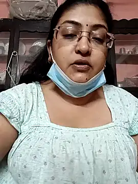 Snapshot of LAVERNIYA_ chatting on 01.11.25 LAVERNIYA online show from 01.11.25