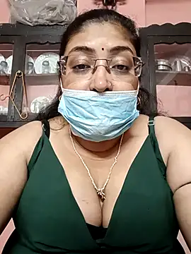 Snapshot of LAVERNIYA_ chatting on 02.12.25 LAVERNIYA online show from 02.12.25