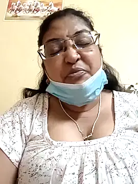 Snapshot of LAVERNIYA_ chatting on 02.28.25 LAVERNIYA online show from 02.28.25