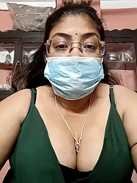 Snapshot of LAVERNIYA_ chatting on 02.28.25 LAVERNIYA online show from 02.28.25