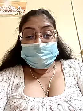 Snapshot of LAVERNIYA_ chatting on 03.03.25 LAVERNIYA online show from 03.03.25