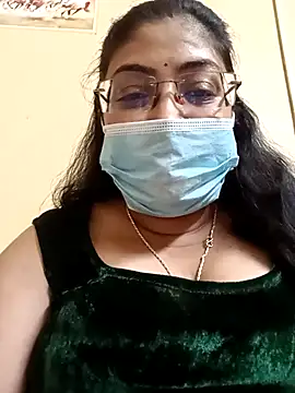 Snapshot of LAVERNIYA_ chatting on 03.05.25 LAVERNIYA online show from 03.05.25
