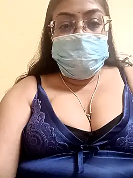 Snapshot of LAVERNIYA_ chatting on 03.06.25 LAVERNIYA online show from 03.06.25