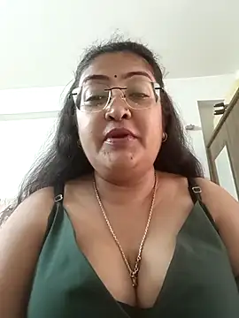 Snapshot of LAVERNIYA_ chatting on 09.10.25 LAVERNIYA online show from 09.10.25