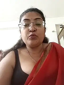 Snapshot of LAVERNIYA_ chatting on 09.11.25 LAVERNIYA online show from 09.11.25