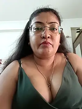 Snapshot of LAVERNIYA_ chatting on 09.13.25 LAVERNIYA online show from 09.13.25