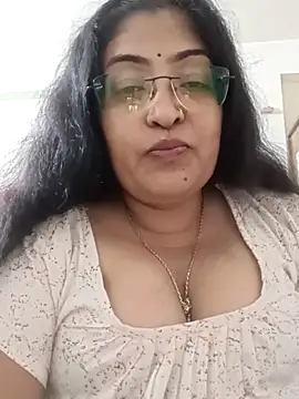 Snapshot of LAVERNIYA_ chatting on 09.14.25 LAVERNIYA online show from 09.14.25