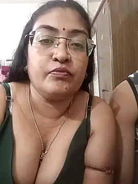 LAVERNIYA  online show from 10.15.25