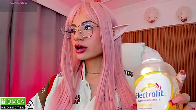 sophiecherry  online show from 10.19.25