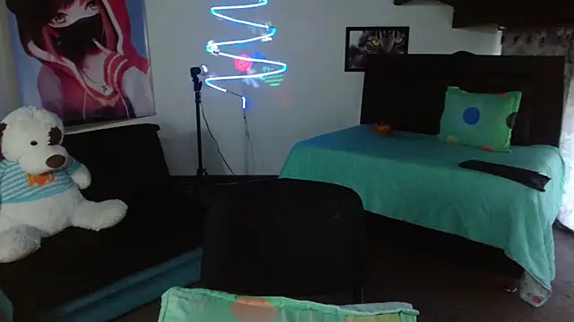 Kloe Deker online show from 12.18.24